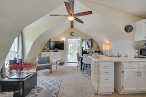 a kitchen and living room with a ceiling fan at Mariposa Home Furnished Patio and Sierra Mtn Views in Mariposa +22 photos