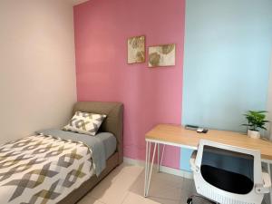 Postel nebo postele na pokoji v ubytování urban sea view home 2bed studio