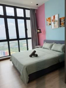 Postel nebo postele na pokoji v ubytování urban sea view home 2bed studio