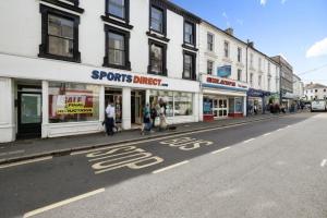 a street with shops on the side of the road at 3- Bedroom modern,spacious apartment-Devon in Newton Abbot