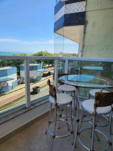 a balcony with a table and chairs and a view at Apto frente mar 3 suites Castelhanos ES in Anchieta