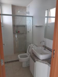 a bathroom with a sink and a toilet and a shower at Apto frente mar 3 suites Castelhanos ES in Anchieta