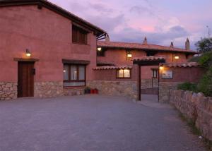 The building in which the country house is located Még 11 kép