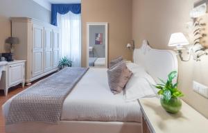 Letto o letti in una camera di Hotel Ristorante Ala d'Oro