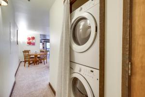 Φωτογραφία από το άλμπουμ του 1 Mi to Trail WFH-Friendly Incline Village Condo! σε Incline Village