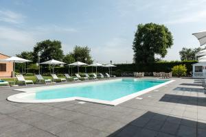 Bazén v ubytování Alla Corte Delle Terme Resort nebo v jeho okolí