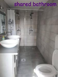 a bathroom with two sinks and a shared bathroom at Levendulászat in Simontornya