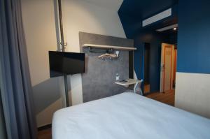 Postel nebo postele na pokoji v ubytování ibis budget Loudéac Vélodrome