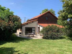 a house with a picnic table in front of it at Maison de famille à la campagne classée 3 étoiles in Les Andelys