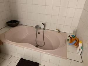 a bath tub with a shower in a bathroom at Maison de famille à la campagne classée 3 étoiles in Les Andelys