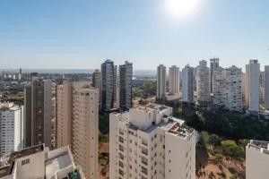 uma vista aérea de uma cidade com edifícios altos em Brookfield Tower - BFT em Goiânia
