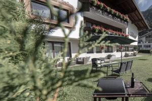 A garden outside Garni Rustica