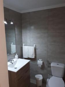 a bathroom with a sink and a toilet and a mirror at Loft moderno en Fuerteventura in Puerto del Rosario
