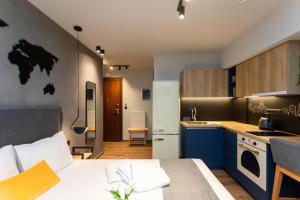 Valaoritou 3 Luxury Rooms的厨房或小厨房