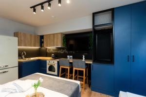 Valaoritou 3 Luxury Rooms的厨房或小厨房