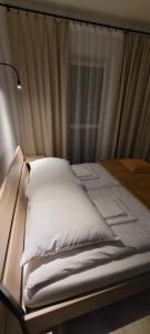 Posteľ alebo postele v izbe v ubytovaní Leszka Loft Apartment