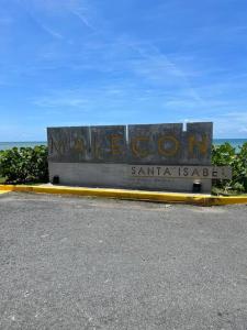 un cartello per il mais pazzo sulla spiaggia di Molino’s House 4 a Santa Isabel