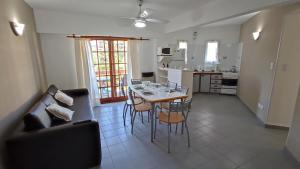 Η κουζίνα ή μικρή κουζίνα στο Apart Octogono Condominio