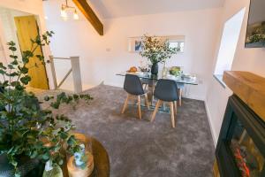 a living room with a table and two chairs at Gwel y Fenai in Penmon