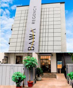 um edifício com um sinal na lateral em Hotel Bawa Regency em Mumbai