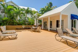 Κήπος έξω από το Breezy Key West First-Floor Condo with Pool Access