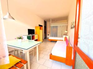 TV a/nebo společenská místnost v ubytování Residence Casa Pineta