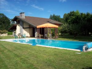 a swimming pool in front of a house at B&B Il Ciliegio in Lomnago