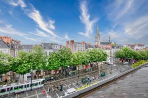 Výhľad na mesto Nantes alebo výhľad na mesto priamo z apartmánu + 3 fotografie