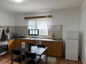 Η κουζίνα ή μικρή κουζίνα στο House Silvia & Nuno´s