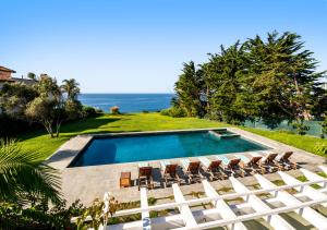 נוף של הבריכה ב-Malibu Paradise with Pool, Hot Tub, and Ocean Views או בסביבה