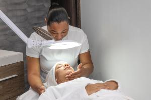 Ospiti di Sago Palm Hotel
