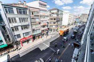 a city street with a bus and cars and buildings at Kadıköy'de 4+1 12 kişilik daire in Istanbul