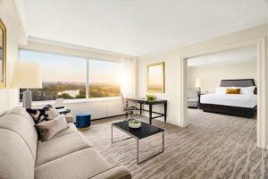 Postel nebo postele na pokoji v ubytování Fairmont Winnipeg
