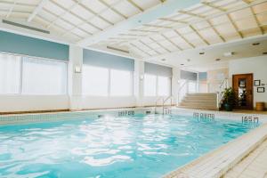 Bazén v ubytování Fairmont Winnipeg nebo v jeho okolí
