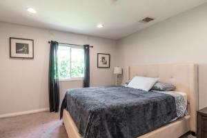 a bedroom with a bed and a window at Charming Duplex Home in Sherman Oaks in Los Angeles