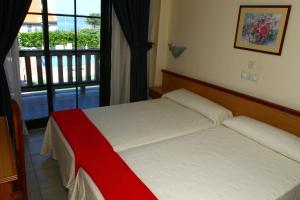 Posteľ alebo postele v izbe v ubytovaní Apartamentos Coral Do Mar II + 32 fotografií