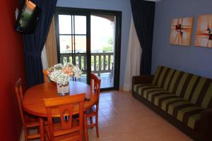 Posedenie v ubytovaní Apartamentos Coral Do Mar II