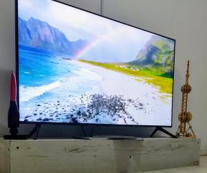 TV de pantalla plana con arco iris en Bello Dpto, 20 minutos al Estadio Kempes, cerca de Quality, Hospital Privado, en Córdoba