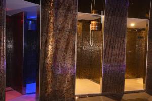 Koupelna v ubytování Hotel Spa Acevi Val d’Aran