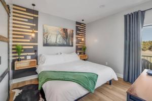 Un pat sau paturi într-o cameră la Perfect Luxury Getaway