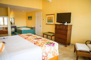 Кровать или кровати в номере Best Western Plus Yacht Harbor Inn
