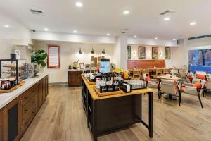 Ποτά στο Hilton Garden Inn Davis Downtown