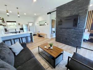 Kuchyň nebo kuchyňský kout v ubytování Scenic Luxury Villa!