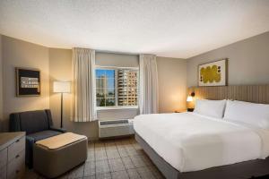 Postel nebo postele na pokoji v ubytování Sonesta Simply Suites Jersey City