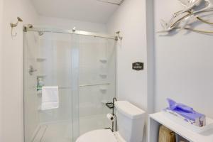 a bathroom with a shower and a toilet at Alabama Retreat with Private Pond, Deck and Pool Table in Eutaw +19 photos