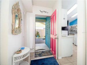 Photo de la galerie de l'établissement Charming Vintage Haven, à Tarpon Springs