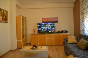 a living room with a couch and a tv at Terrazza sul Mare Vecchio Pontile in Gela