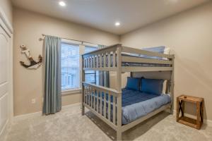 a bedroom with a bunk bed and a window at The Cozy Corner in Rockaway Beach