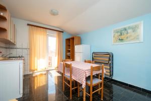 Kuchnia lub aneks kuchenny w obiekcie Apartments by the sea Razanac, Zadar - 5766