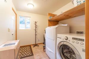a laundry room with a washer and dryer at Moss Quadrant in Rockaway Beach